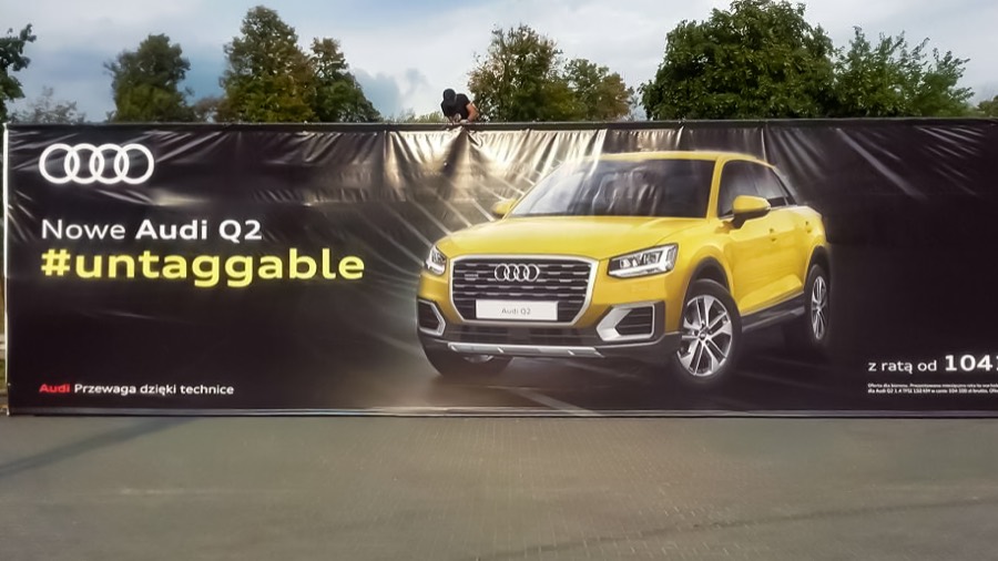 Wielkoformatowy baner reklamowy Audi Q2