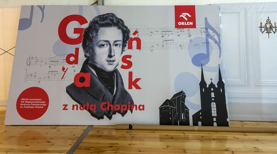 Scenografia wydarzenia z portretem Fryderyka Chopina